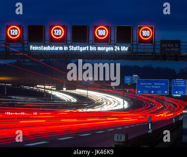 Avviso di inquinamento. In tedesco "Auto" della città di Stoccarda, inquinamento atmosferico ha raggiunto livelli dannosi. Foto Stock