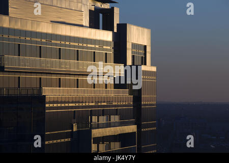 Stati Uniti, California, Los Angeles, Downtown-Fashion District, la luce del tramonto sul nuovo edificio residenziale Foto Stock