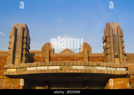 Stati Uniti d'America, New York, Long Island, Jones Beach State Park, edifici in stile liberty del parco dello stato aperto da Robert Mosè, urbanista, 1929 Foto Stock