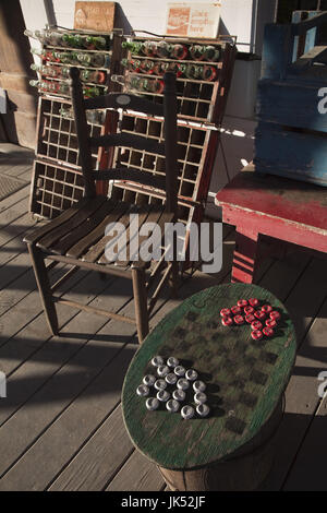 Stati Uniti d'America, Mississippi, Jackson, in Mississippi, agricoltura e silvicoltura Museum, vecchio magazzino generale, gioco Dama fatta di tappi di bottiglia Foto Stock