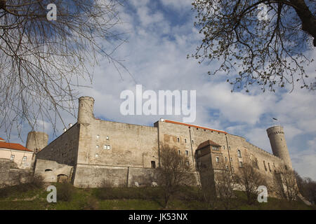 Estonia, Tallinn, Toompea area, il Castello di Toompea dal Toompark Foto Stock