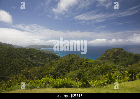 Seychelles, Isola di Mahe, Morne Seychellois National Park, la vista della costa occidentale vicino Kopolia Mountain Foto Stock