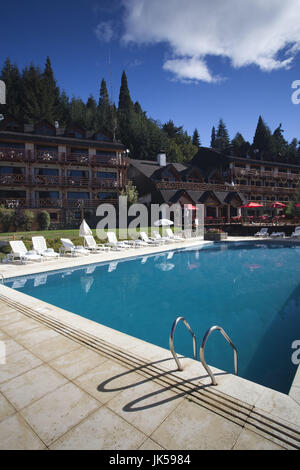 Argentina NEUQUEN provincia, distretto dei laghi, Lago Nahuel Huapi, Villa La Angostura, Puerto Manzano, Bahia Manzano Resort piscina Foto Stock