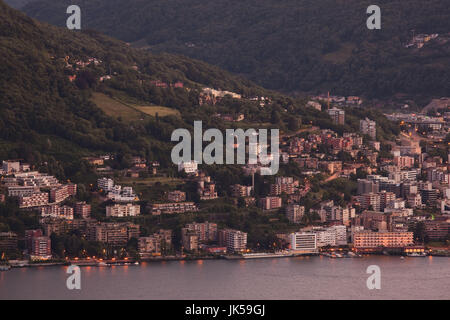 La Svizzera, Ticino, Lago di Lugano Lugano, Paradiso area dal Monte Bre, tramonto Foto Stock