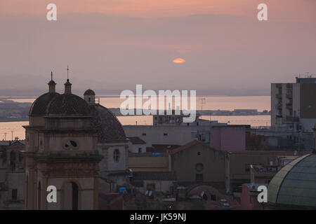 L'Italia, Sardegna, Cagliari, vista tramonto da Il Castello Città Vecchia Foto Stock