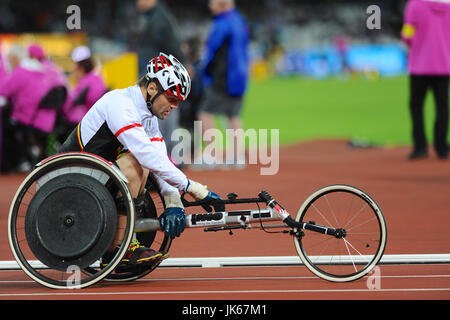 Londra, Regno Unito. 21 Luglio, 2017. Peter Genyn (BEL) guardando rilassato dopo aver vinto gli Uomini 100m T51 finale al mondo Para atletica in London Stadium, Queen Elizabeth Olympic Park. Genyn il momento in gara è stata 21.10s. Credito: Michael Preston/Alamy Live News Foto Stock