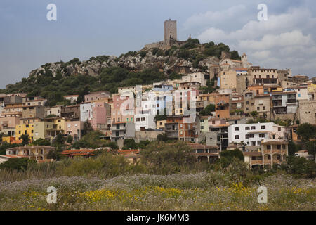 Italia Sardegna Sardegna orientale, Golfo di Orosei golfo, Posada, midieval città sulla collina Foto Stock