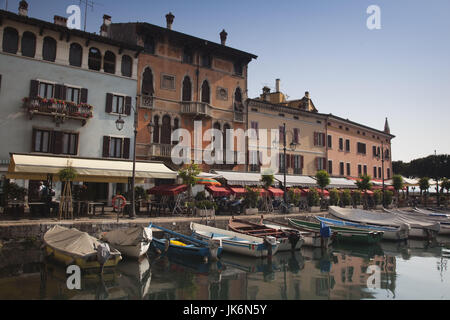 L'Italia, Lombardia, Lake District, il Lago di Garda, Desenzano del Garda, Porto Vecchio, old town Harbour Foto Stock