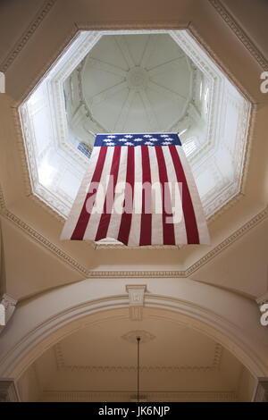 Stati Uniti d'America, Maryland, Annapolis, Maryland State Capitol Building, inizio noi bandiera nella Rotunda Foto Stock