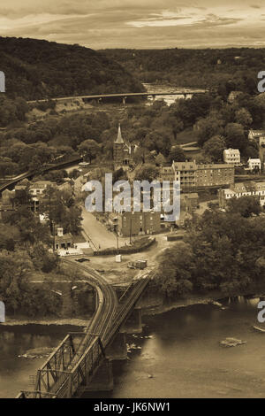 Stati Uniti d'America, West Virginia, harpers Ferry, harpers Ferry National Historic Park, elevato angolo vista dal Maryland rocce Foto Stock