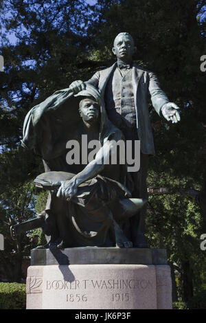 Stati Uniti d'America, Alabama, Tuskeegee, Tuskeegee Institute National Historic Site, afro-americano di importanti università fondata da Booker T. Washington, Booker T. statua di Washington Foto Stock