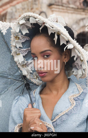 Repubblica Dominicana, La Romana, Altos de Chavon, Dominicana ballerino femmina in costume, R, signor DRE 09 02 Foto Stock