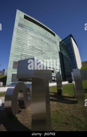 Estonia, Tallinn, area di Kadriorg, KUMU, Museo d'Arte di Estonia, esterna Foto Stock