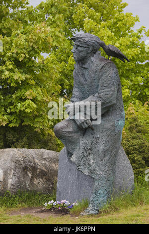 Estonia, Western Estonia isole, Muhu Island, Koguva, Muhu Open Air Museum, monumento di scrittore estone Juhan Smuul. Nato il Muhu nel 1922 Foto Stock