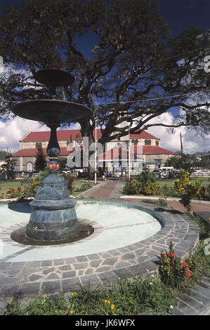 Karibik, Kleine Antillen, Saint Lucia Castries, Derek Walcott Square, Cattedrale dell Immacolata Concezione Mittelamerika, Inselstaat, Britische isole Winward, Hauptstadt, Stadt, Kathedrale, Kirche, Gotteshaus, 1894 - 1897, Sehenswürdigkeit, Brunnen Foto Stock