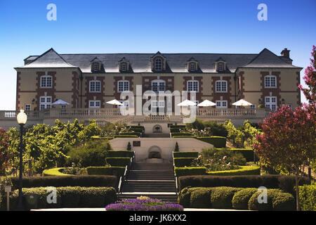 Stati Uniti d'America, Kalifornien, Napa Valley, Domaine Carneros Winery, Freitreppe Nordamerika, Vereinigte Staaten von Amerika, California, Weinanbaugebiet, Weinkellerei, Weingut, Gebäude, Haus, Architektur, Treppe, Garten, Gartenanlage Foto Stock