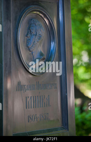 La Russia, San Pietroburgo, Vosstaniya, Tikhvin cimitero, tomba di Mikhail Glinka, compositore Foto Stock