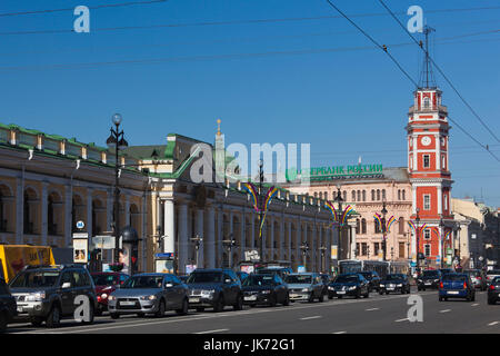 La Russia, San Pietroburgo, Centro Nevsky Prospekt e Gostiny Dvor shopping arcade Foto Stock