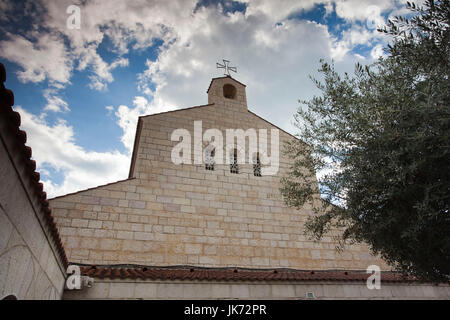 Israele, la Galilea, Tabgha, chiesa benedettina della moltiplicazione dei pani e dei pesci, esterna Foto Stock