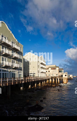 Stati Uniti, California, Central Coast, Monterey, Cannery Row area, Monterey Bay condos Foto Stock