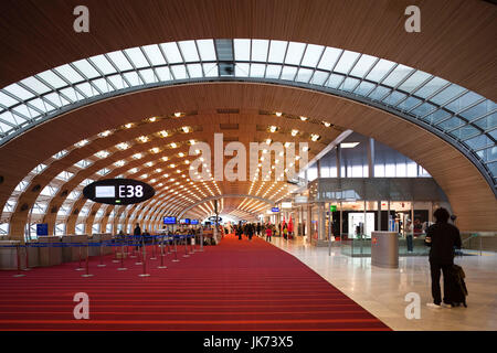 Francia, Parigi, Aeroport Charles de Gaulle airport, Aerogare 2-terminale E, area partenze internazionali Foto Stock