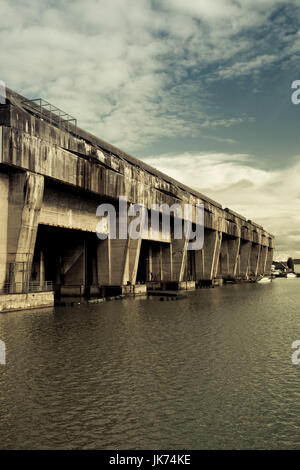 Francia, regione Aquitania, Gironde Department, Bordeaux, guerra mondiale due-epoca nazista base sottomarina, ora una galleria d'arte, esterna Foto Stock