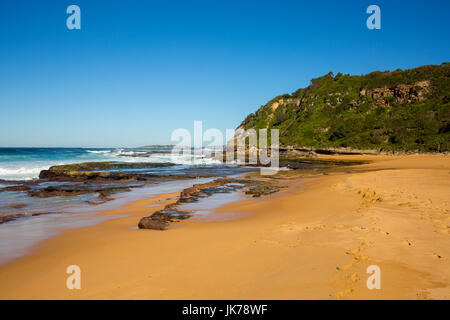 Turimetta spiaggia un giorno inverni, uno di Sydney Nord spiagge, Nuovo Galles del Sud, Australia Foto Stock