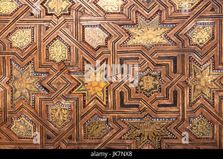 Intricato soffitto intarsiato, Cuarto Dorado (Sala Dorata), Comares Palace, la Alhambra di Granada, Andalusia, Spagna Foto Stock