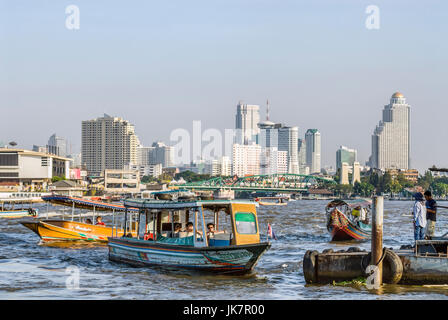 Motoscafo sul fiume Chao Phraya, Bangkok, Thailandia Foto Stock