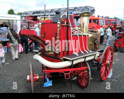 Strathclyde vigili del fuoco Gruppo di conservazione della società vintage attrezzatura antincendio e di motori e visualizza Foto Stock