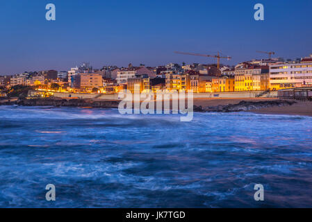 Oceano atlantico spiaggia di Foz do Douro distretto della città di Porto, la seconda più grande città in Portogallo Foto Stock