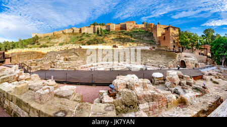 Teatro romano e la alcazaba fortezza in Malaga Foto Stock