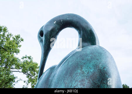 Isis, un bronzo da Simon spinotto, accanto a serpentina all'Hyde Park di Londra. Foto Stock