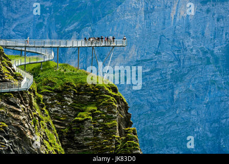 Piattaforma di montagna prima scogliera a piedi da Tissot, Grindelwald, Oberland bernese, Svizzera Foto Stock