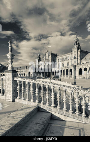 Spagna, Andalusia Regione, Provincia di Siviglia, Siviglia, edifici di Plaza Espana Foto Stock