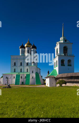 Russia, Pskovskaya oblast di Pskov, Pskov il Cremlino e la Cattedrale della Trinità Foto Stock