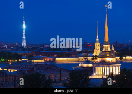 La Russia, San Pietroburgo, centro, vista in elevazione della torre della televisione, la Fortezza di Pietro e Paolo, e l'Ammiragliato da sant Isacco cattedrale, sera Foto Stock