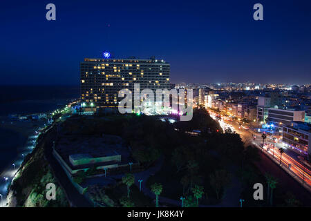 Israele, Tel Aviv, vista in elevazione del Hilton Hotel Foto Stock