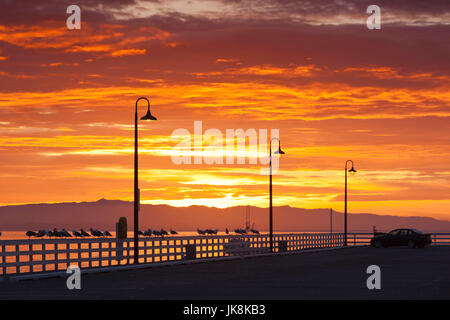 Stati Uniti, California, Central Coast, Santa Cruz, pontile comunale, alba Foto Stock