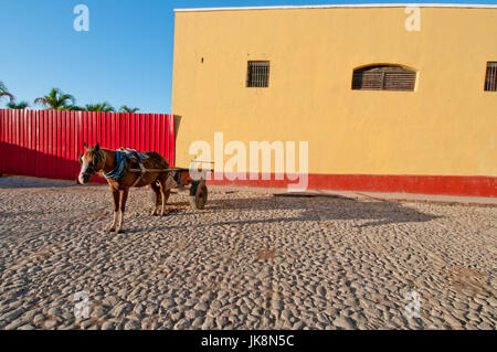 Carrozza trainata da cavalli in Trinidad, Cuba Foto Stock