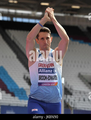 Gran Bretagna Jonathan Broom-Edwards celebra come lui finisce al secondo posto in Uomini Salto in alto T44 Final durante il giorno nove del 2017 World Para di Atletica a Londra Stadium. Foto Stock