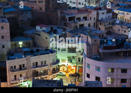 Giordania, Amman, vista in elevazione del centro di Amman, crepuscolo Foto Stock