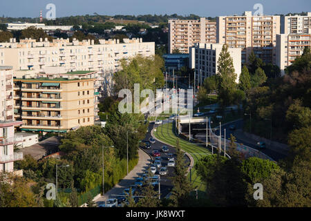 France, Languedoc-Roussillon, dipartimento di Herault, Montpellier, elevati vista della città dalla Corum Convention Hall Foto Stock