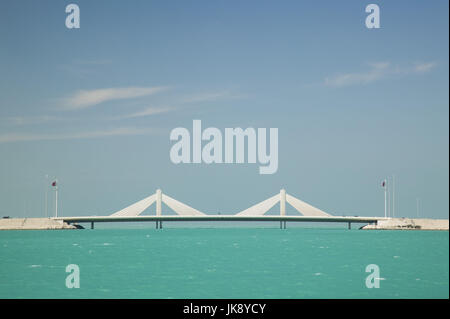 Il Bahrain, Manama, Sheikh Isa Causeway Brücke, Insel Muharraq, Foto Stock