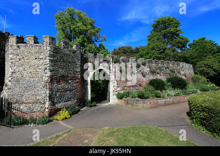 Estate, i giardini del castello e il castello di Hertford Hertford town, Hertfordshire County, England, Regno Unito Foto Stock