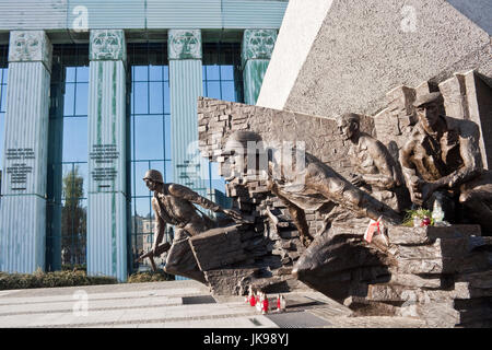 Varsavia, Polonia - 4 Ottobre 2014: monumento dedicato alla insurrezione di Varsavia del 1944. Creato da Wincenty Kucma e Jacek Budyn. Foto Stock