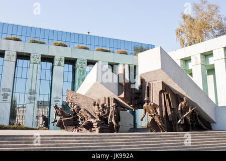 Varsavia, Polonia - 4 Ottobre 2014: monumento dedicato alla insurrezione di Varsavia del 1944. Creato da Wincenty Kucma e Jacek Budyn. Foto Stock