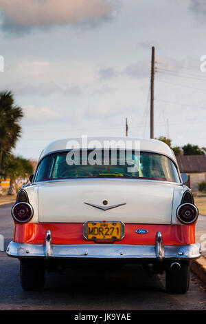 Cuba, provincia di Matanzas, Varadero, anni cinquanta-ser US-fatta di automobili Ford Foto Stock
