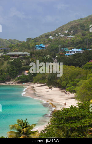 Saint Vincent e Grenadine, Bequia, inferiore Bay Beach, vista in elevazione Foto Stock