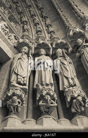Francia, regione Piccardia, dipartimento della Somme, Amiens, la cattedrale di Notre Dame, ingresso anteriore dettaglio Foto Stock